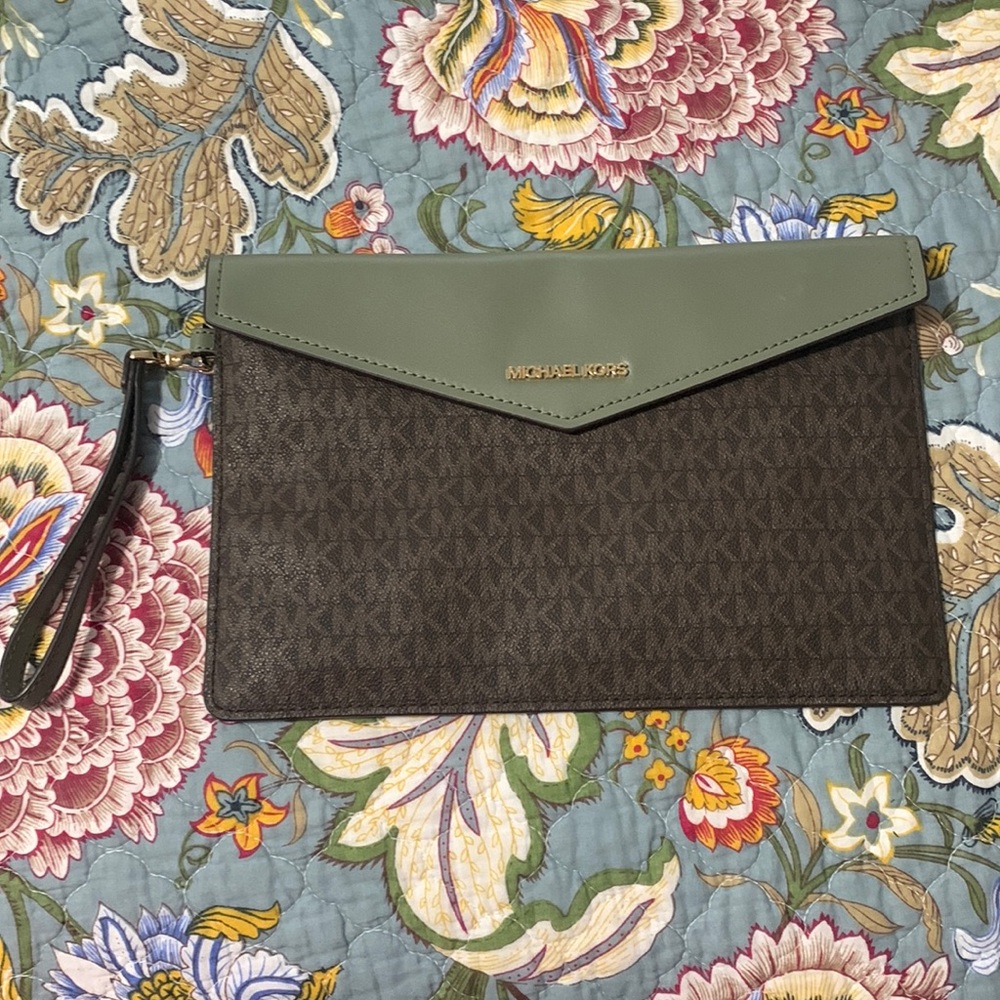 Michael Kors wristlet